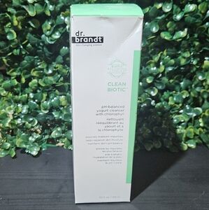 Dr. Brandt: Clean Biotic, pH-balanced yogurt cleanser. 3.5 fl oz.